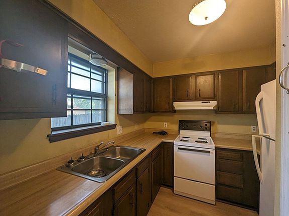 4th image of 176 E Ross St #5