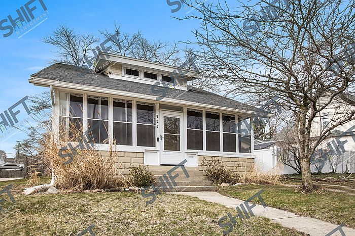 1st image of 727 Fuller Ave NE
