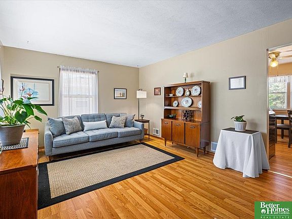3rd image of 6070 Buckingham Ave