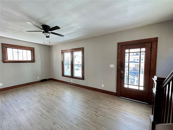 4th image of 219 E Hillcrest Ave
