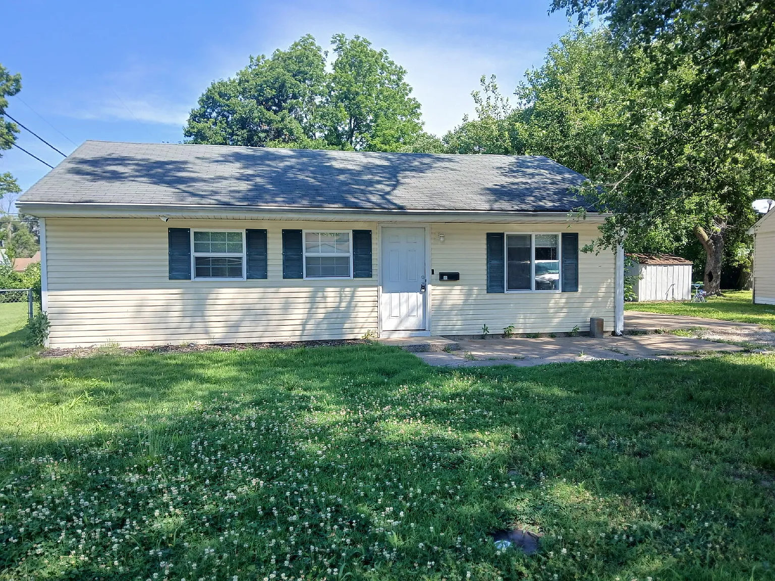 3 bed, 1.0 bath, $1,450 — Photo 1