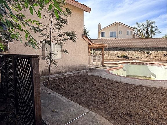 4th image of 110 Sandpoint Ln