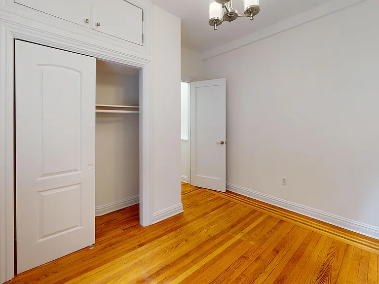 245 W 51st St #211 — Photo 9