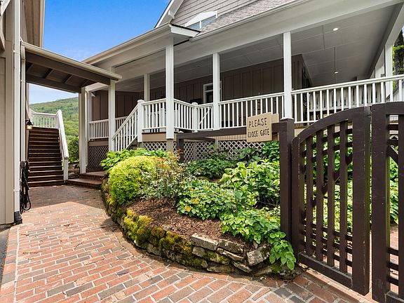 4th image of 592 Whiteside Mountain Road