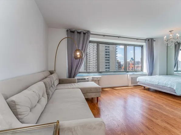 382 Central Park West 15T image 3 of 17