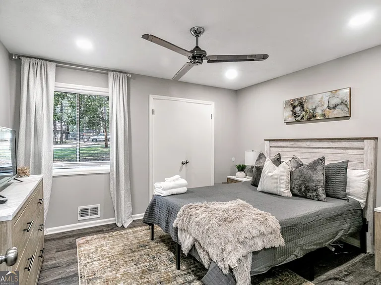 85 Wilhelmina Dr — Photo 20