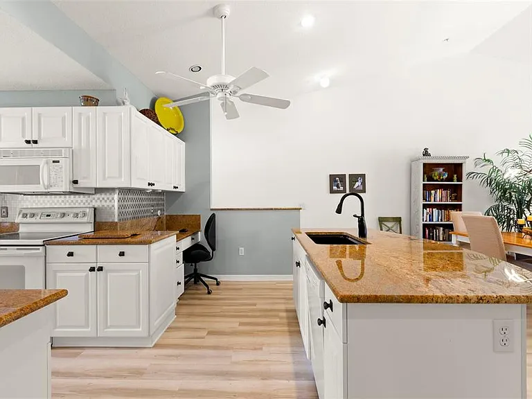 6758 Fairview Ter — Photo 5