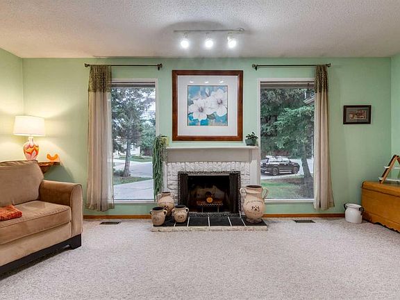 4th image of 220 Oakridge Pl SW