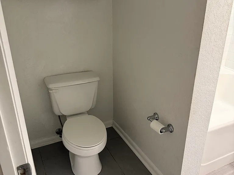 2421 W Horatio St #830 — Photo 8