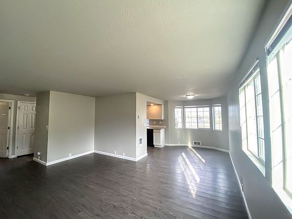 2nd image of 1726 E 56th St APT 2