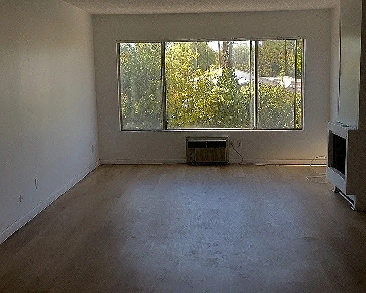 2405 S Corning St — Photo 7