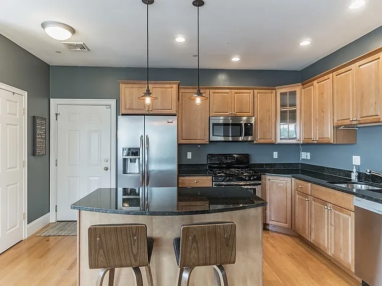 29 Vinton St #7 — Photo 4