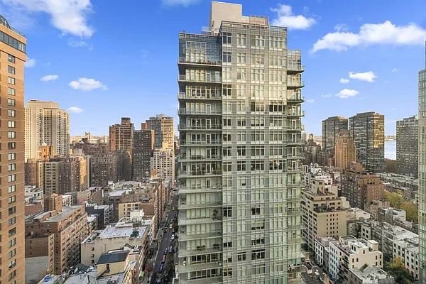 Rented by Keller Williams NYC | media 16