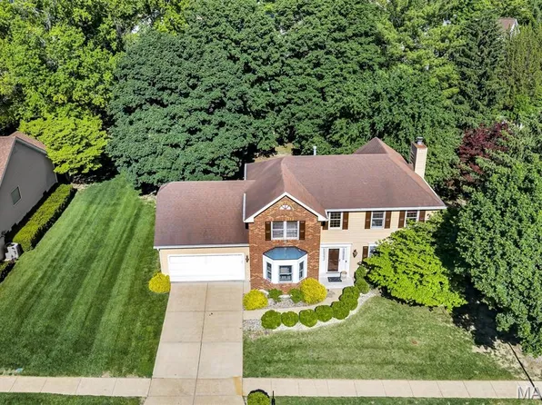 134 Rosebrook Dr, Florissant, MO 63031