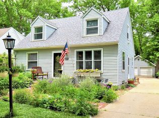 7475 N Lombardy Rd, Fox Pt, WI 53217