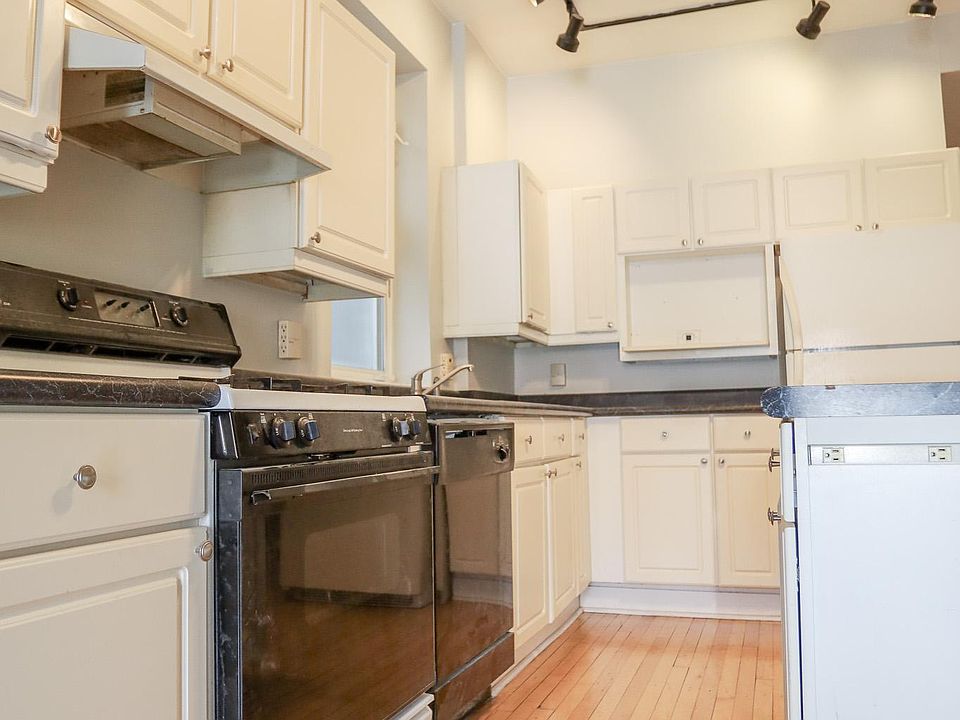 1st image of 3727 N Bosworth Ave #2