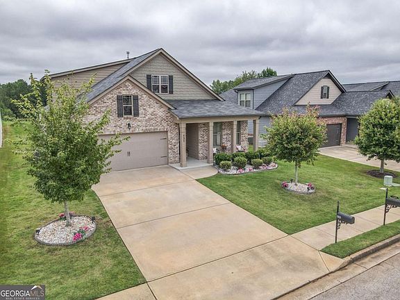 2nd image of 531 Carleton Pl