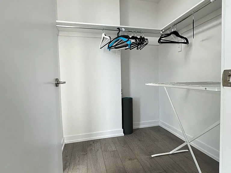 297 College St #820 — Photo 17