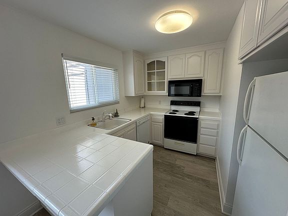 5th image of 18 Sierra Ln