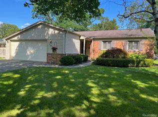 1032 Canterbury St, Northville, MI 48167