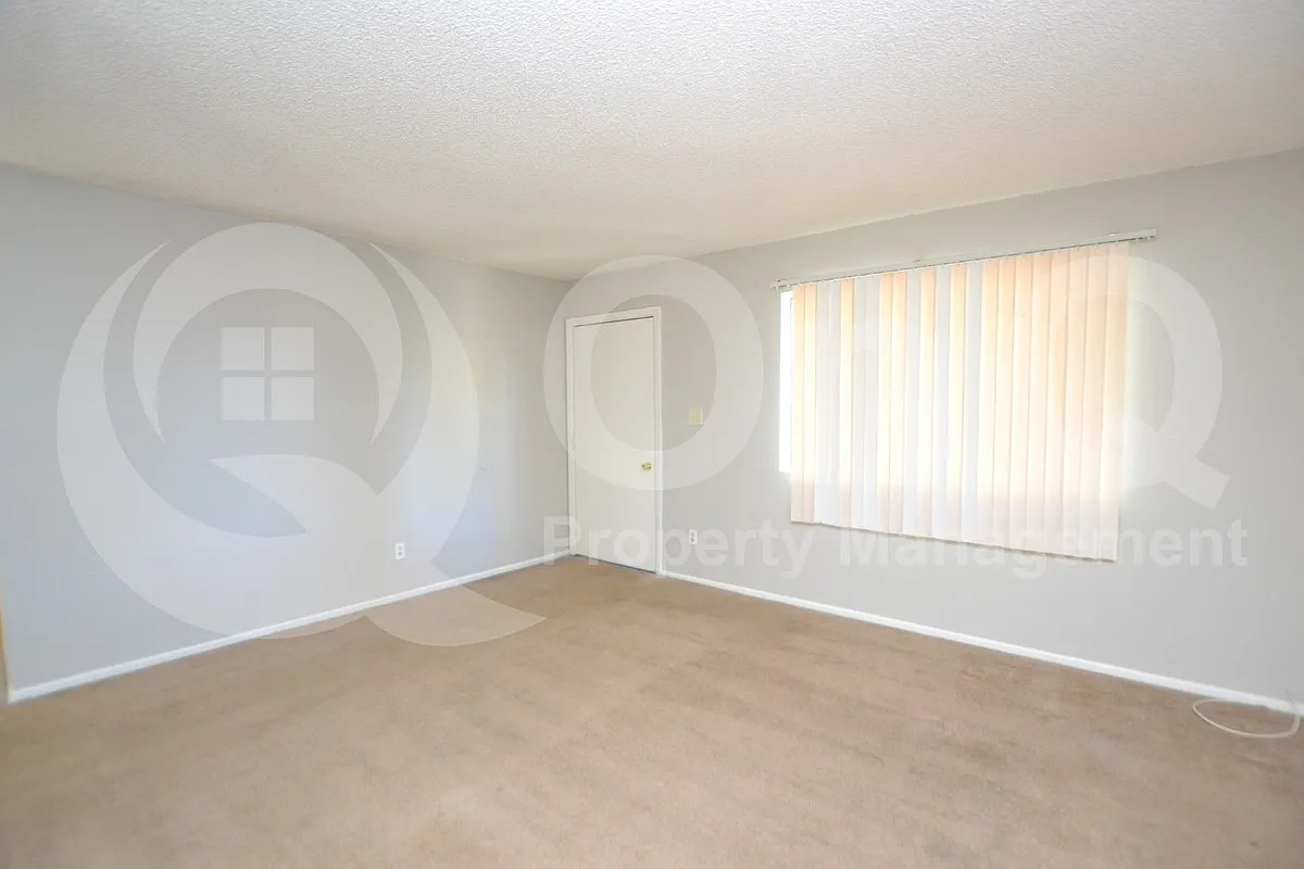 2 bed, 1.0 bath, 800 sqft, $1,049 — Photo 3