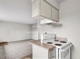 8820 N Ivanhoe St APT 8, Portland, OR 97203