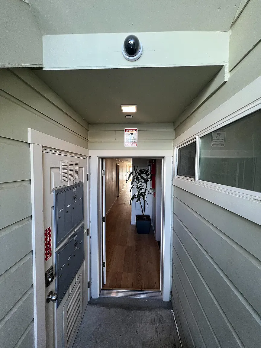 1031 Sanchez St — Photo 2