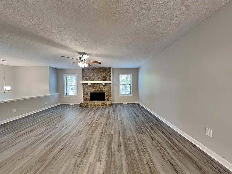 4523 Hickory Grove Dr NW — Photo 3