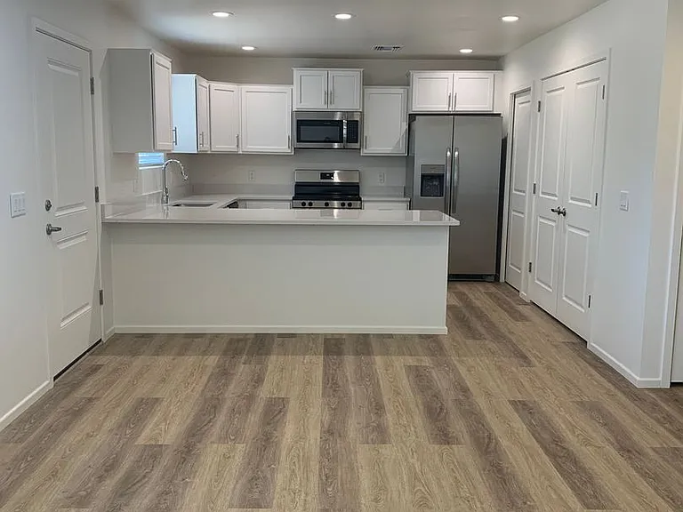 4814 E Hampton St — Photo 5