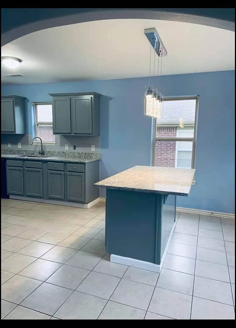 3 bed, 2.5 bath, 1400 sqft, $1,650 — Photo 3