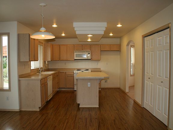 5th image of 909 23rd Pl SE