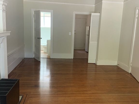 3rd image of 1815B Oak St