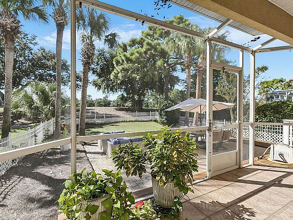 3rd image of 218 Calusa Blvd