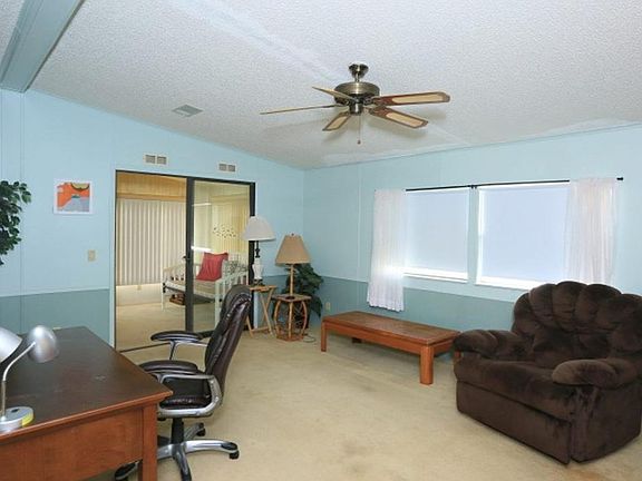 2nd image of 803 Oleander Cir