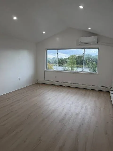 218 Howe Ave #2