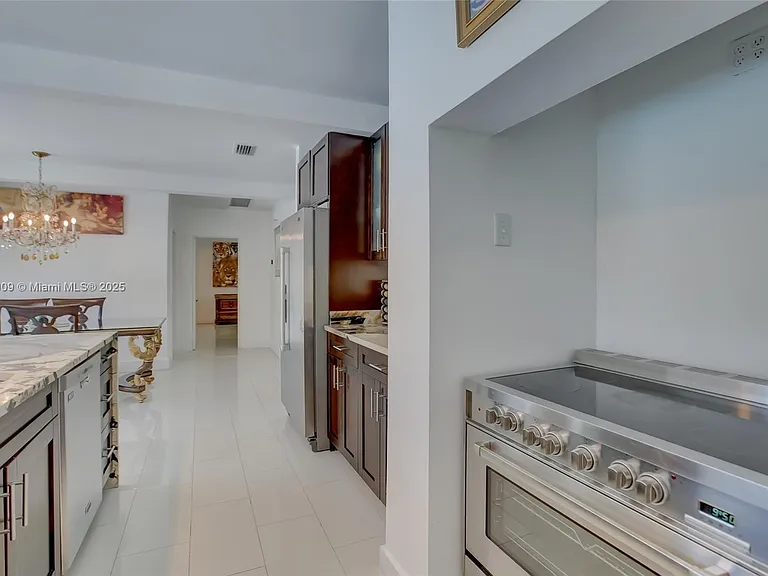 2601 NE 11th Ct — Photo 22