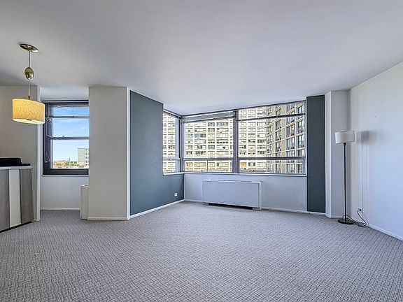 2nd image of 5701 N Sheridan Rd APT 6D