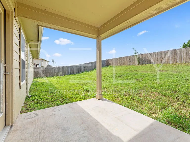 146 Leon River Loop — Photo 32