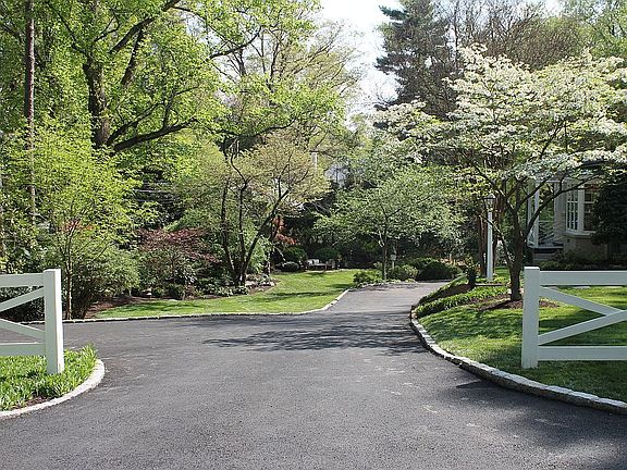 3rd image of 31 Twin Lake Ln