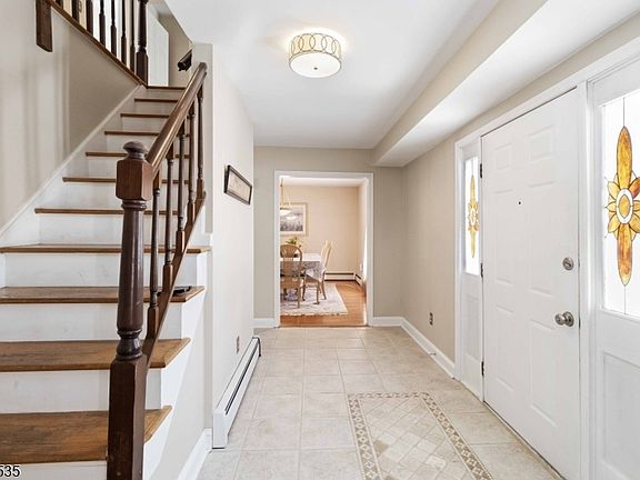 3rd image of 6 Pleasant Hill Rd