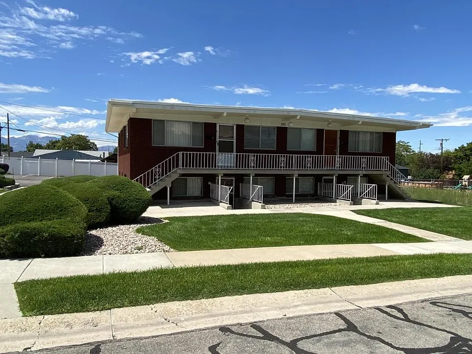 290 S Fairlane Dr #3