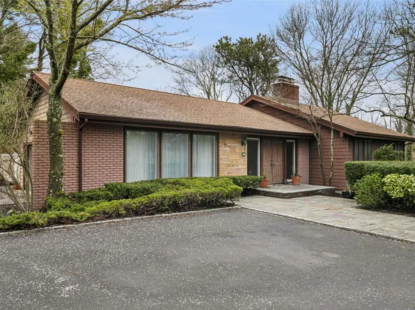 87 Grandview Lane, Smithtown, NY 11787