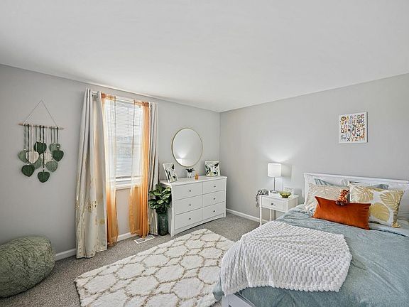 3rd image of 43 Salix Court Rgshaw #82