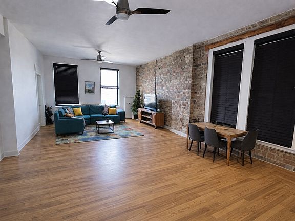 3rd image of 2129 N Southport Ave #2R