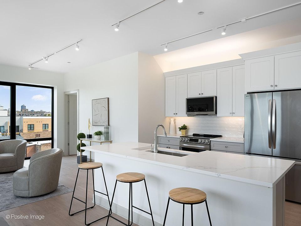 1st image of 3202 N Racine Ave #306