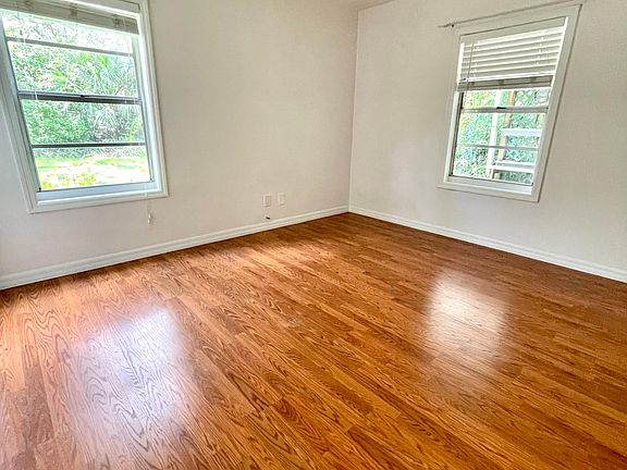 2nd image of 824 W Lowry Ln