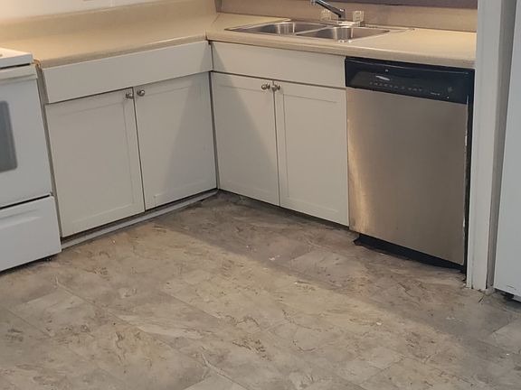 5th image of 1211 Stoneybrook Dr