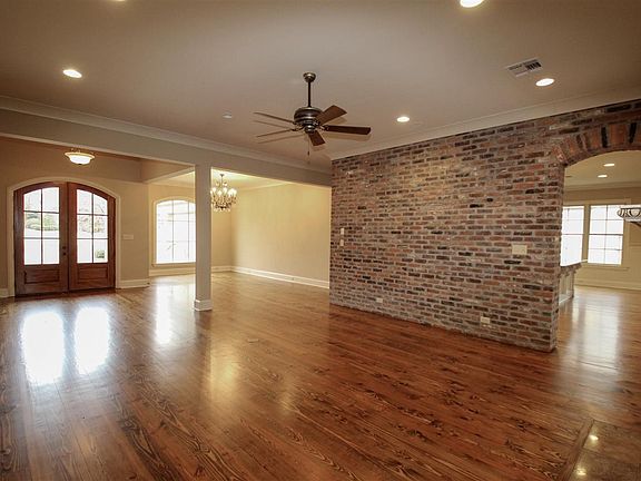5th image of 209 Clermont Dr