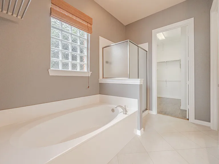 2200 Stone Creek Dr — Photo 19