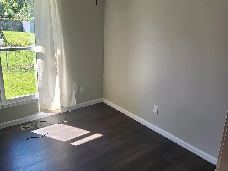 1040 Christina St — Photo 13